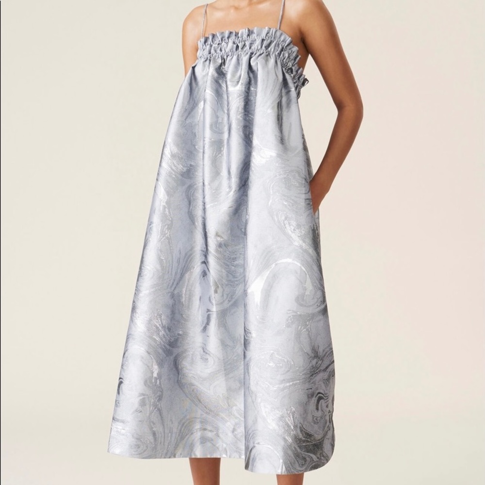 Beautiful, funky midi dress. Perfect for any wedding or formal occasion!